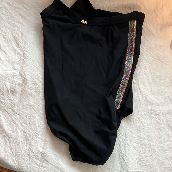 PILYQ BLACK, One shoulder w/ multi color side stripes - Picture 4 of 6